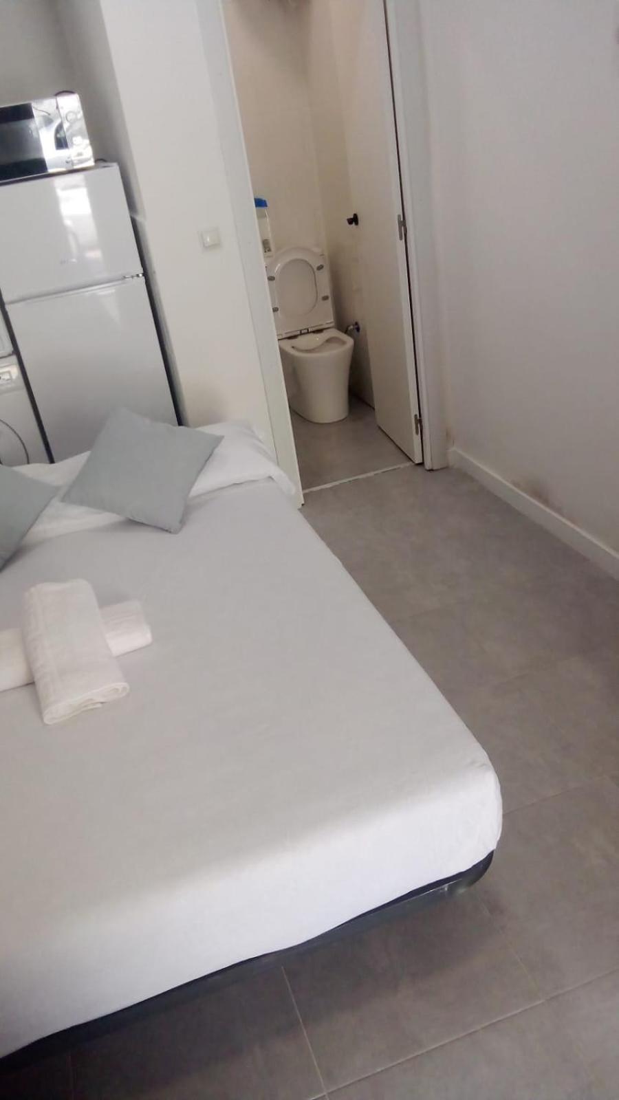 Estudio Encantador Cerca Del Carrefour Rosaleda 1 Málaga Szoba fotó