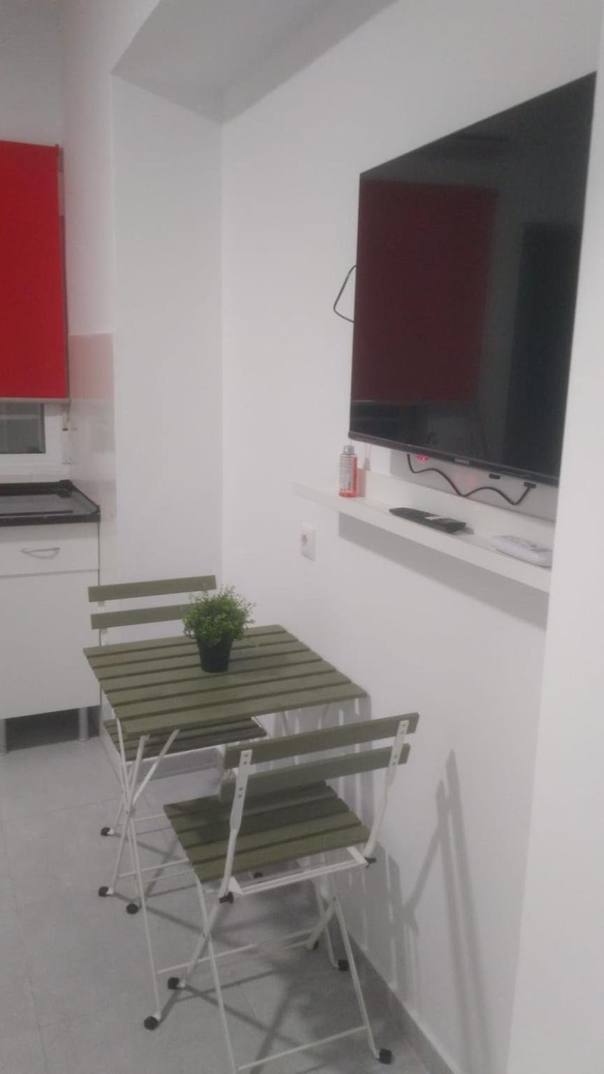 Estudio Encantador Cerca Del Carrefour Rosaleda 1 Málaga Kültér fotó